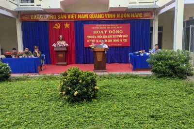 Trường THCS Ba Tơ phối hợp với Công an xã Ba Tơ tổ chức buổi tuyên truyền pháp luật ATGT, PCCC, an ninh mạng